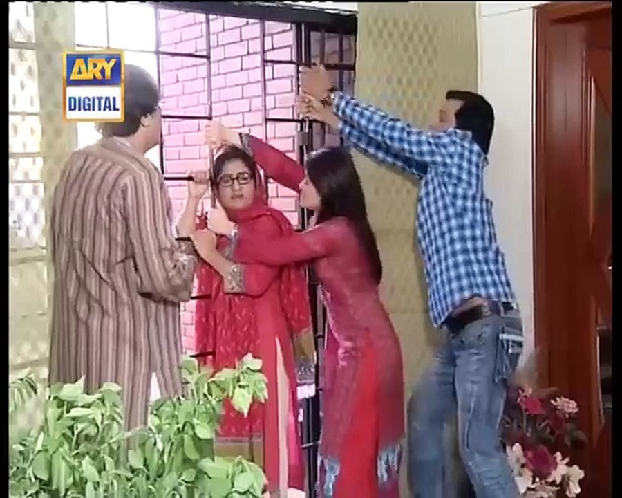 Bulbulay Ep 62 - Momo Grill Main Phass Gayii _P Ab Kaise Nikalein(480P)