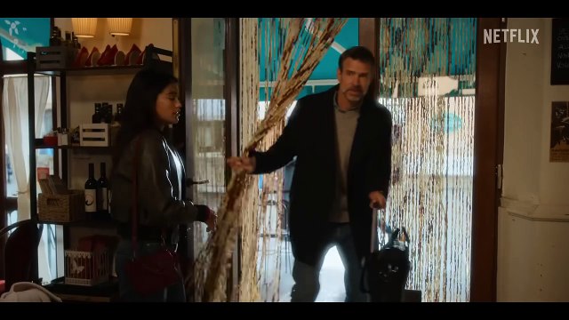 Violante Placido et Scott Foley dans La Dolce Villa