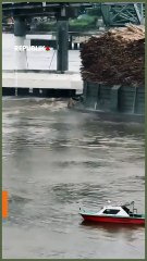 Kapal Tongkang Tabrak Jembatan Mahakam