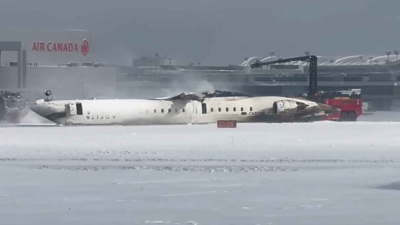 A Toronto, un avion se retourne à l’atterrissage avec 80 personnes à bord