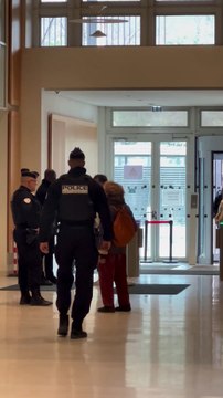 Stéphane Plaza arrive à son procès pour violences conjugales. © Christophe Clovis/Bestimage