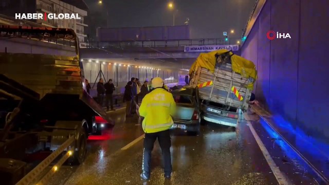 Görüntüler ortaya çıktı! Yağmurlu havada makas atarken çarpmış