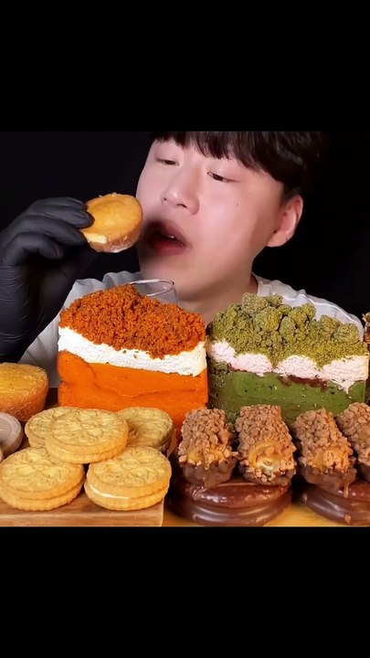 Follow for more ASMR videos🌮🍟 Credits: @mminii_i #mukbang #asmr #fastfood #asmreating