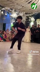 #HaniaAamir sets the stage on fire as she dances to Bollywood hit 'Natu Natu' at Umer Mukhtar's wedding. 😍😍😍😍