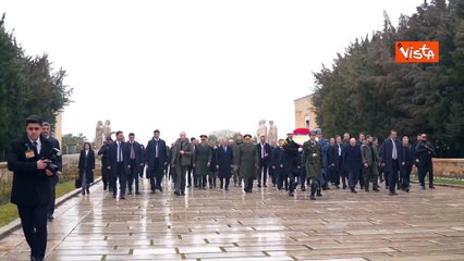 Zelensky in Turchia, l'omaggio con la moglie Olena a Mustafa Kemal Ataturk