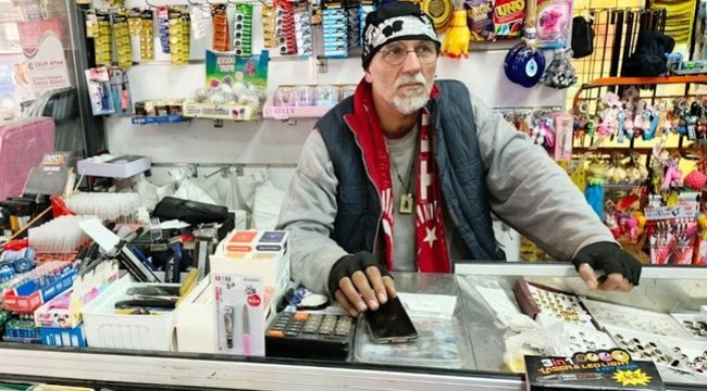 Mersin'de bir esnaf ''Cumhurbaşkanına hakaret'' suçundan 10 ay hapis cezasına çarptırıldı