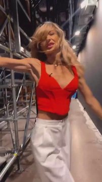 Flavia Mihasan - 04.02.2024 \Super Neatza de Wekend. La vestiare, cadouri, gratuități, pomană. Haine, reclamă Trendyol, Studio Cabal. Seara, la Opera Comică pentru Copii, cu puradeii.