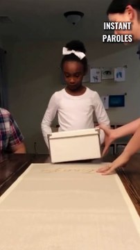 Cette fille apprend qu’elle va être adoptée par sa famille d’accueil