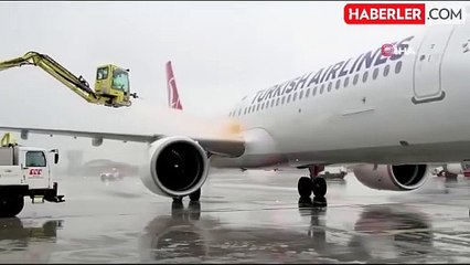 Sabiha Gökçen Havalimanı'nda uçuşlara kar engeli