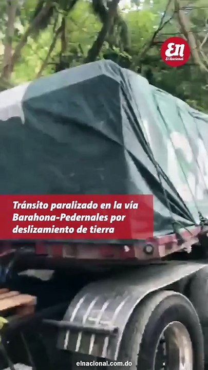 Tránsito paralizado en la vía Barahona-Pedernales por deslizamiento de tierra