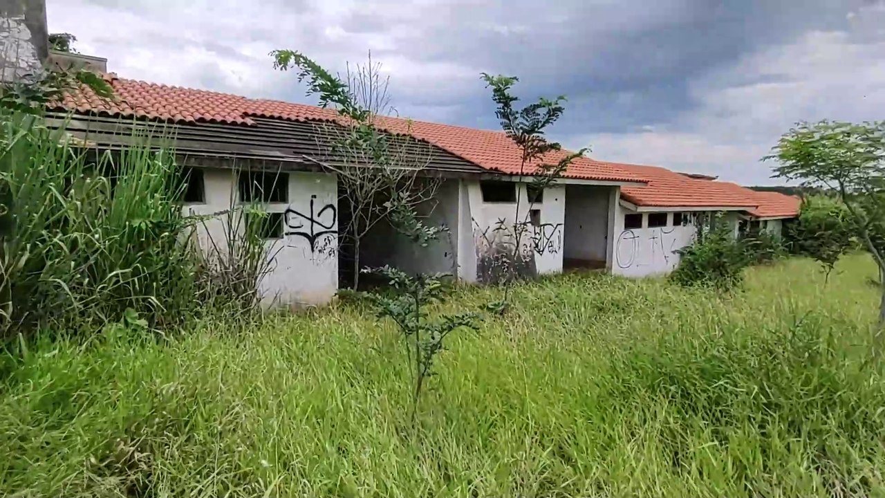 MOTEL SOMBRIO - EM BUSCA DE UM DRIVE-IN ABANDONADO ACABAMOS ENCONTRANDO ESTE LUXUOSO MOTEL INACABADO