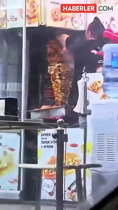 Halkı böyle zehirliyorlar! Dönerciden mide bula...