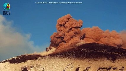 Der Ätna ist aktiv: Spektakulärer Ausbruch und umgeleitete Flüge