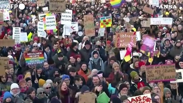 Germania, nuova manifestazione a Berlino contro l'estrema destra