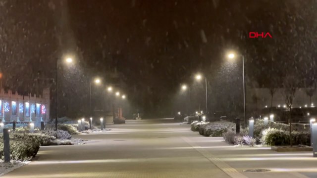 Edirne'de kar etkisini artırdı: Cadde ve sokaklar beyaza büründü