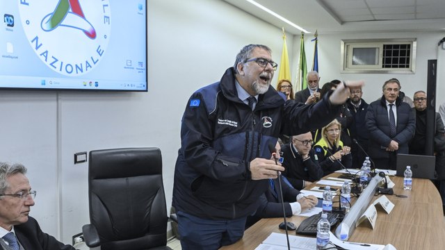 Campi Flegrei, Ciciliano (capo della Protezione civile) gela così un residente di Pozzuoli: «Scossa di magnitudo 5? Conto i morti»