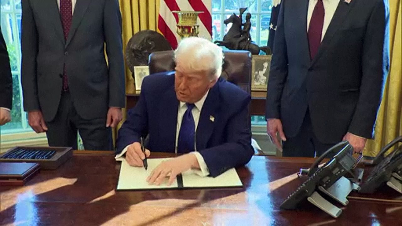 Trump diz que é ‘difícil fechar acordos’ com Zelensky