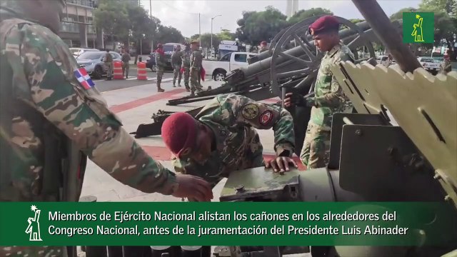 Miembros De Ejército Nacional Alistan Los Cañones En Los Alrededores Del Congreso Nacional, Antes De La Juramentación Del Presidente Luis Abinader