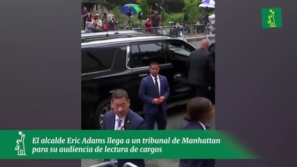 El alcalde Eric Adams llega a un tribunal de Manhattan para su audiencia de lectura de cargos
