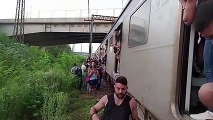 Passageiros se apavoram com fumaça em trem no ramal Saracuruna