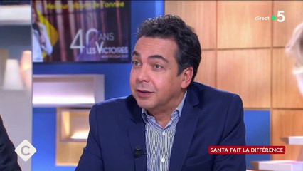 Santa sur le plateau de "C à Vous"
