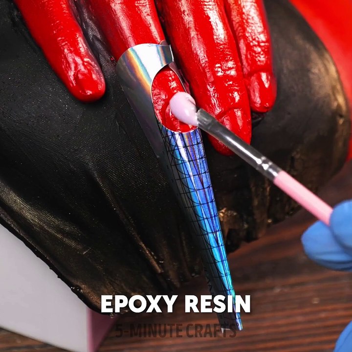 How to turn Vintage Campbell Soup into Stylish Jewelry. DIY accessories