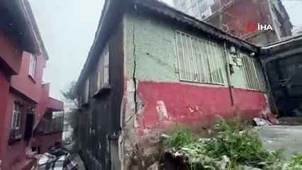 Eyüpsultan'da dinamit patlattılar: Sokak ve evlerde derin çatlaklar oluştu!