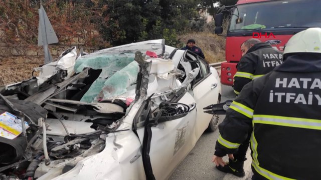 Park halindeki TIR’a çarpan otomobil sürücüsü hayatını kaybetti