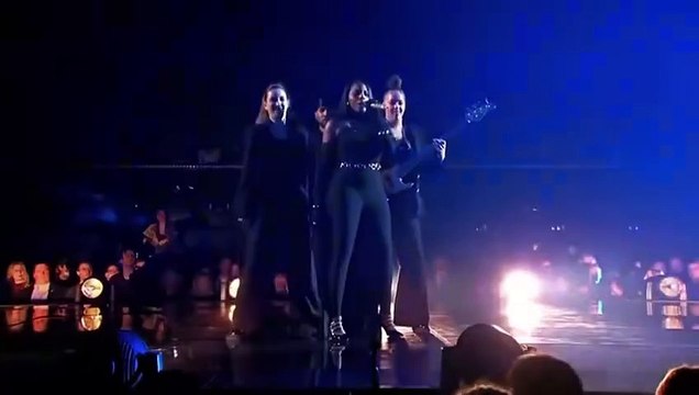 Mentissa chante Désolée , sa chanson pour l'Eurovision