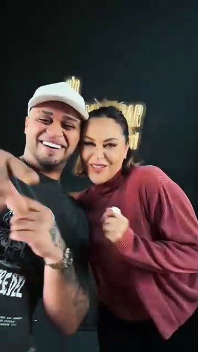 Hülya Avşar ve Lvbel C5 'hav hav hav'ı söyledi