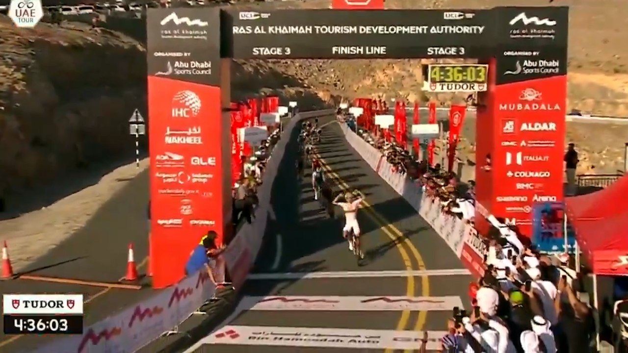 Pogacar gana sin despeinarse en Jebel Jais