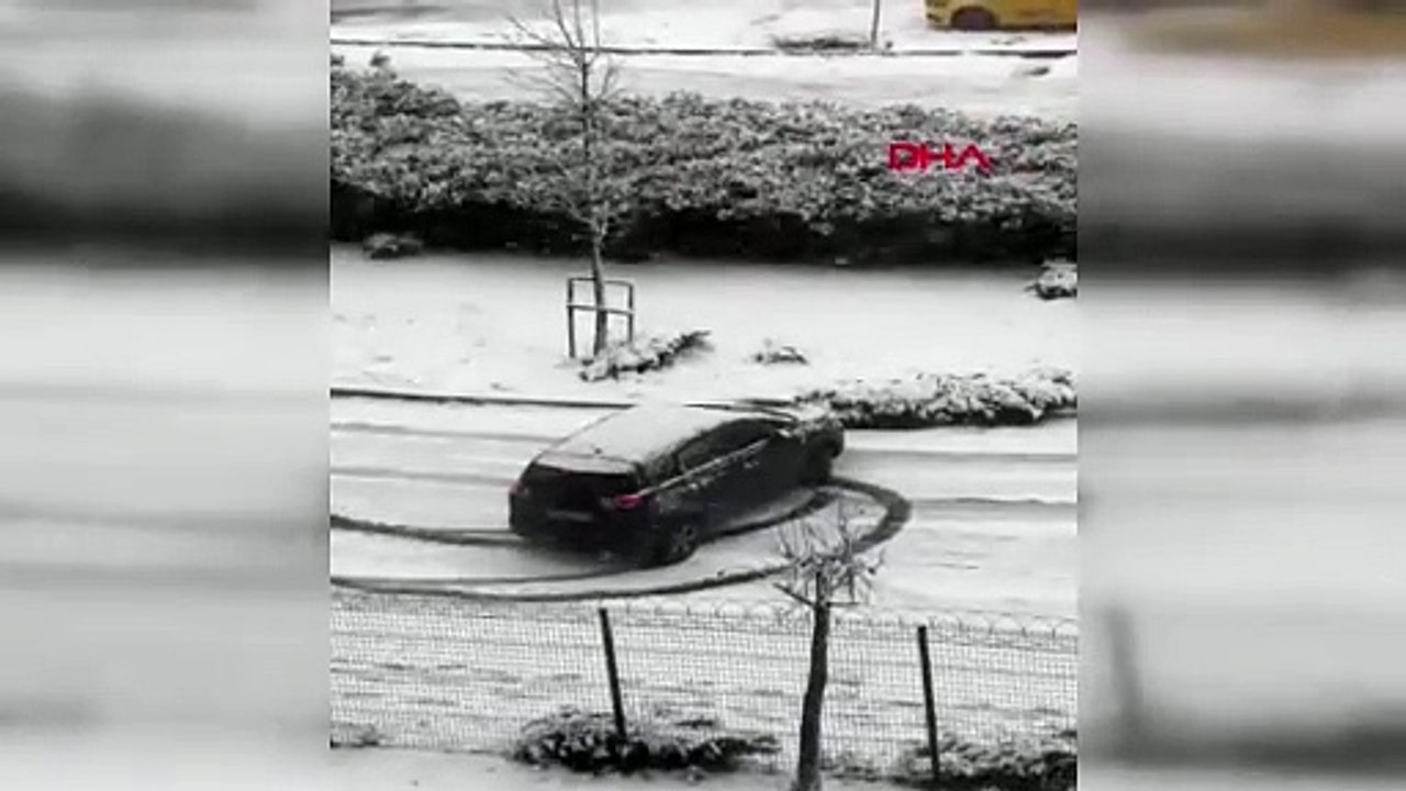 İstanbul- Sarıyer'de kar yağışı nedeniyle yolda kayan araçlar kaza yaptı / Ek bilgi ve görüntü