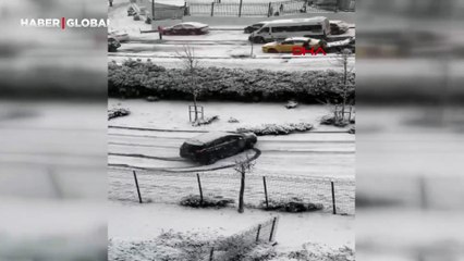 Kar nedeniyle kayganlaşan yolda kazalar kamerada