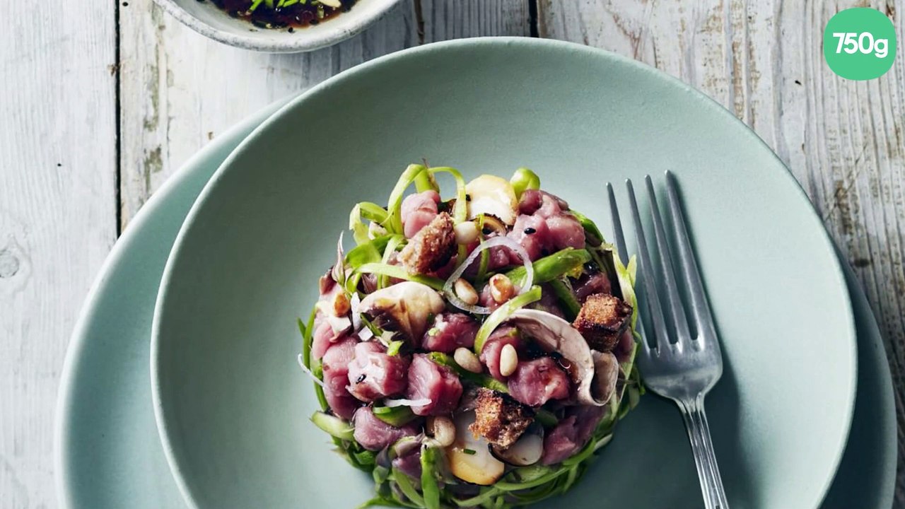 Tartare de veau, asperges vertes et palourdes