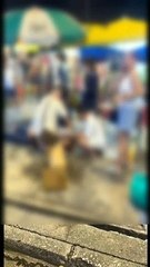 康乐夜市惊现偷拍事件，男子当场被群众制伏📹