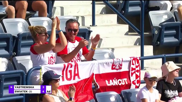 Swiatek eases past Yastremska to reach quarter-finals in Dubai