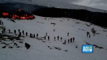Etna, sciatori e curiosi vicino alla colata nonostante i divieti. Il soccorso alpino: «Turisti in ipotermia, siamo costretti a denunciare»