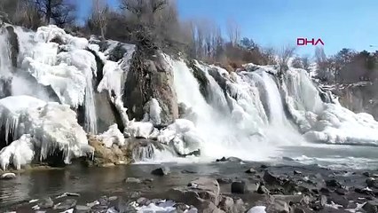 Şelale dondu! Ortaya bu görüntü çıktı