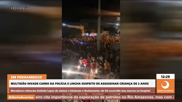 MULTIDÃO INVADE CARRO DA POLÍCIA E LINCHA SUSPEITO DE ASSASSINAR CRIANÇA DE 2 ANOS EM PE
