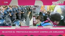 Reprimieron con gases a los jubilados que marcharon al Congreso