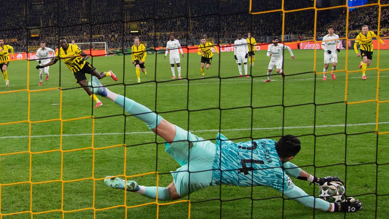 Kobels Aberglaube: 'Drehe mich bei Elfmetern immer um'