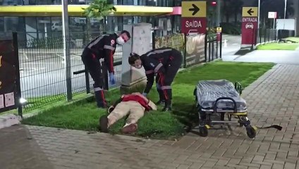 Homem desorientado é encontrado caído em frente à mercado em Cascavel