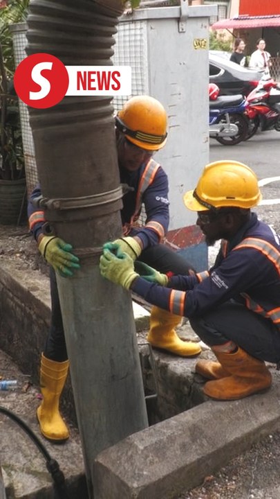 Illegal encroachment hinders drain cleaning work in KL