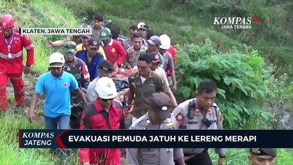 Evakuasi Pemuda Jatuh ke Lereng Merapi