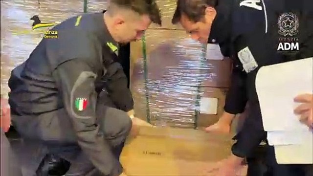 Maxi sequestro al porto: 200mila prodotti per la telefonia contraffatti trovati nei container