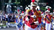 Momen Baris-Berbaris Kepala Daerah! Tampil Kompak Jalan dari Monas ke Istana Negara