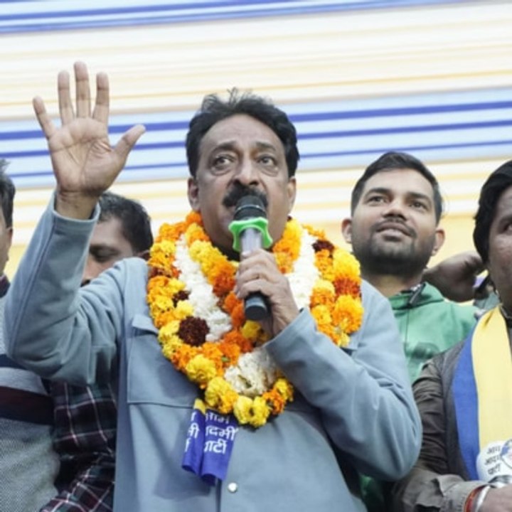 मंत्रिमंडळाच्या बैठकीत निर्णय झाला नाही तरी धनंजय मुंडेंनी टेंडर काढले अन्...; एबीपी माझाच्या हाती लागली महत्त्वपूर्ण कागदपत्र, नेमके काय आहे प्रकरण?