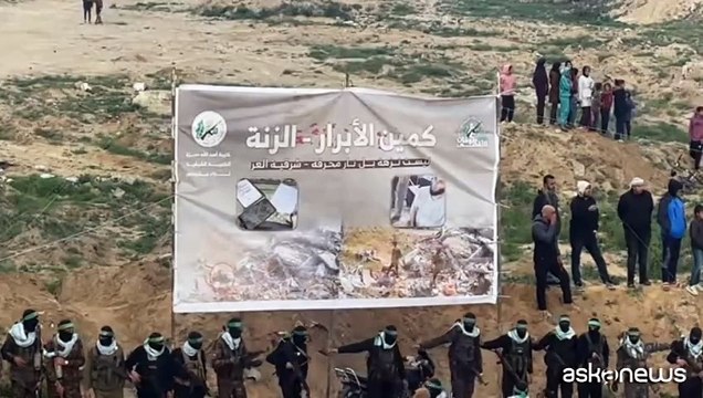 Combattenti di Hamas pronti per riconsegna dei corpi di 4 ostaggi