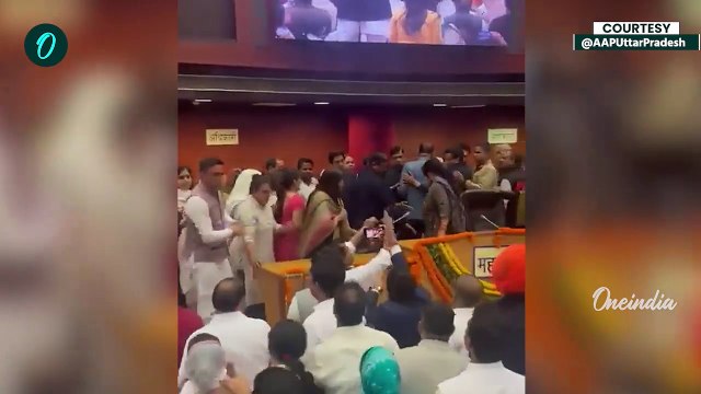 Delhi CM Rekha Gupta का पुराना Video Viral, हंगामा और तोड़फोड़ | Delhi CM Oath | वनइंडिया हिंदी