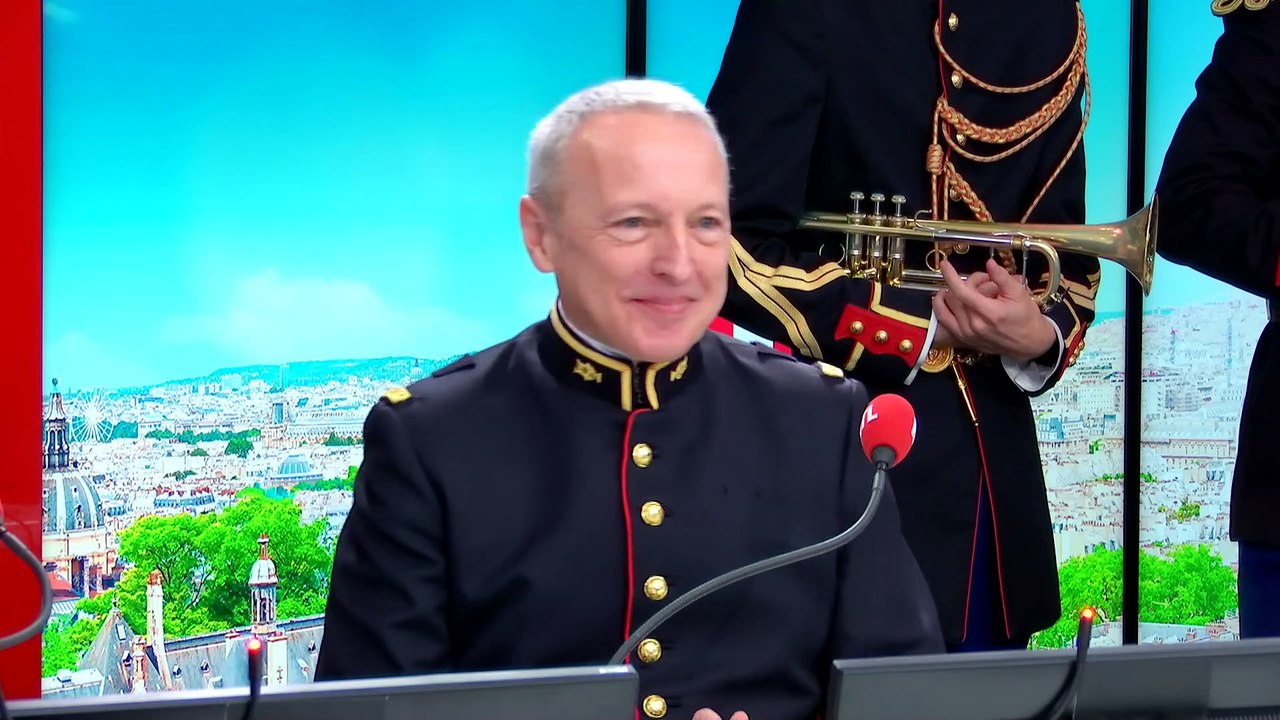 "À la cérémonie des JO, c'est vous qui avez dansé avec Aya Nakamura, faisant immédiatement de vous le gendarme le plus cool du monde !"